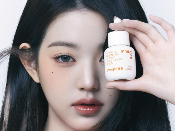 이니스프리는 아이브의 장원영은 2021년부터 이니스프리의 모델로 활동하고 있다. ⓒ이니스프리