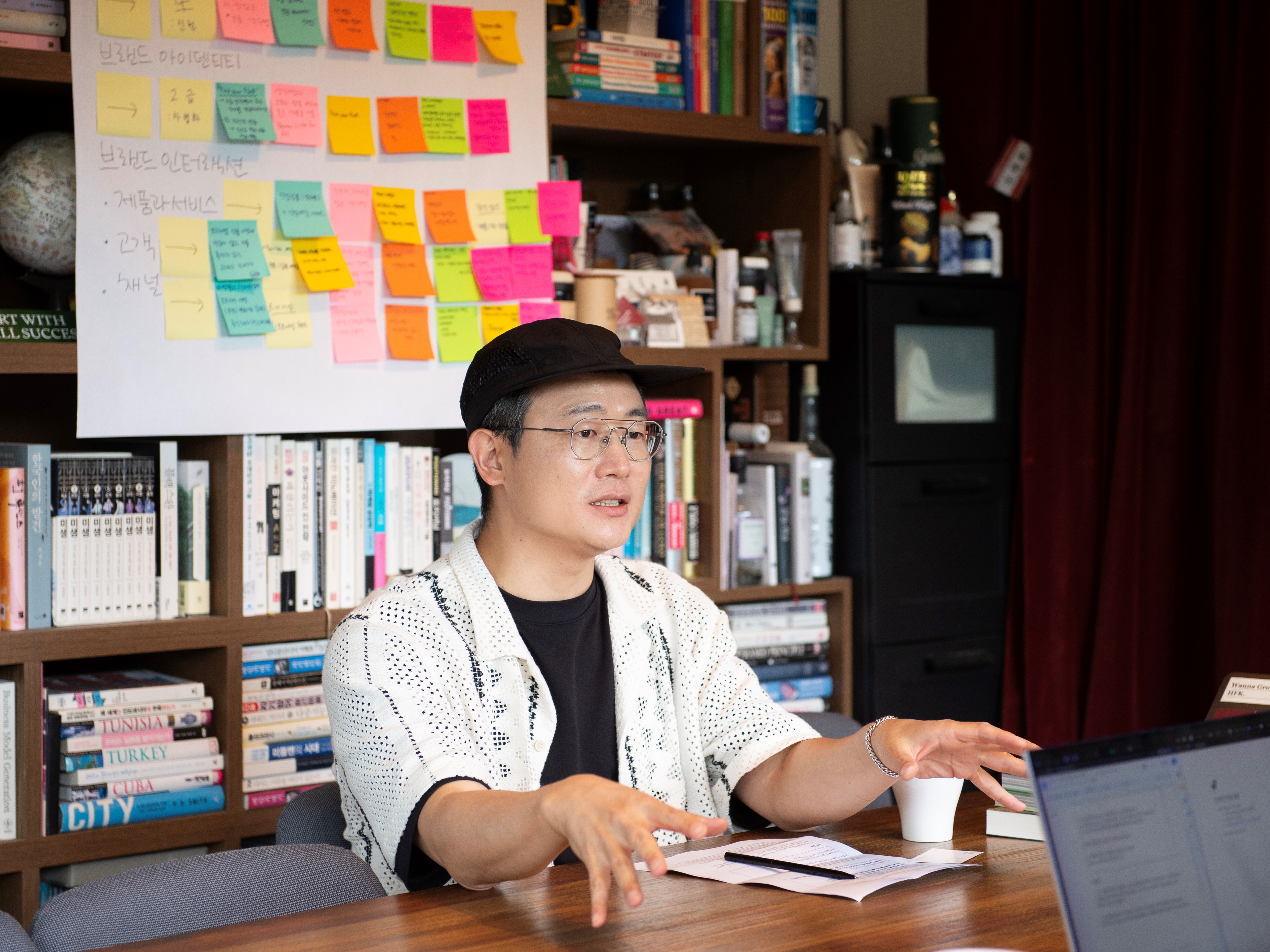 김재윤 대표는 말했다. “양적 성장보다 질적 성장을 추구하고 싶어요. 멤버를 늘릴 방법은 많겠지만, 먼저 들어오신 멤버들이 어떻게 재밌는 시간을 보낼지부터 생각해요.” ⓒ롱블랙