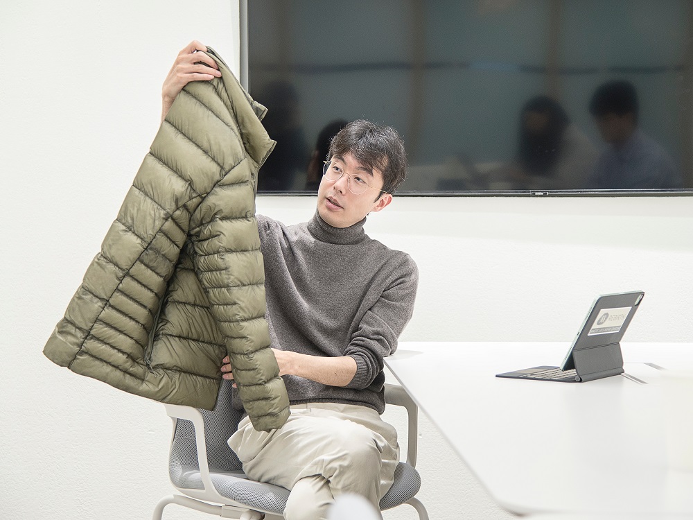 김정훈 코오롱FnC 상무. 디지털마케팅을 총괄하며 R&D 팀도 맡고 있는 그는 "세련됨을 위한 기술을 파고들지 않고, 원천 기술을 토대로 한 걸작을 만들려고 노력 중"이라고 설명했다. ⓒ롱블랙
