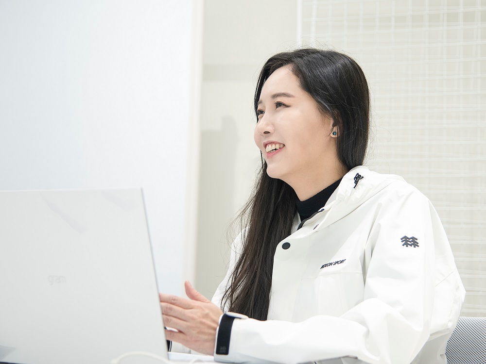 양선미 코오롱스포츠 기획팀장. "아웃도어는 에이지리스한 브랜드가 돼야 한다"고 강조했다. ⓒ롱블랙