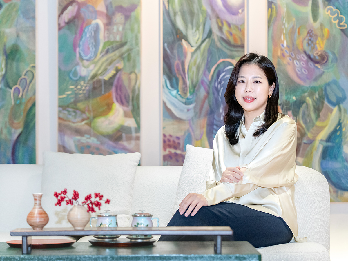 “오늘날의 럭셔리는 경험”이라고 말하는 이정은 대표. 그는 세계인이 한국의 고유한 정서를 경험할 날을 꿈꾼다. ⓒ롱블랙