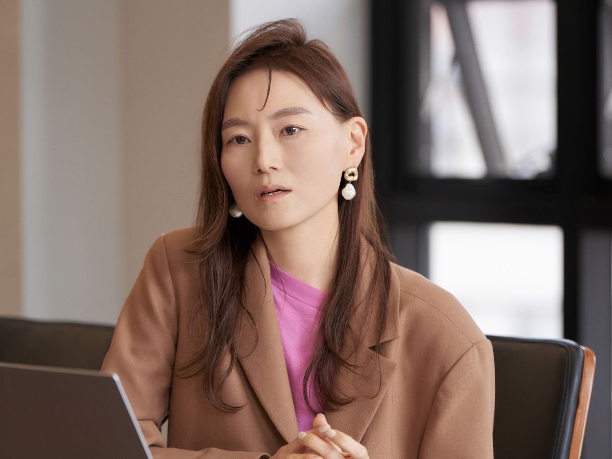 한은주 브롬톤 런던 디자인실장. 그는 자전거 브랜드인 브롬톤의 헤리티지와 이야기를 옷으로 풀어냈다. ⓒ롱블랙