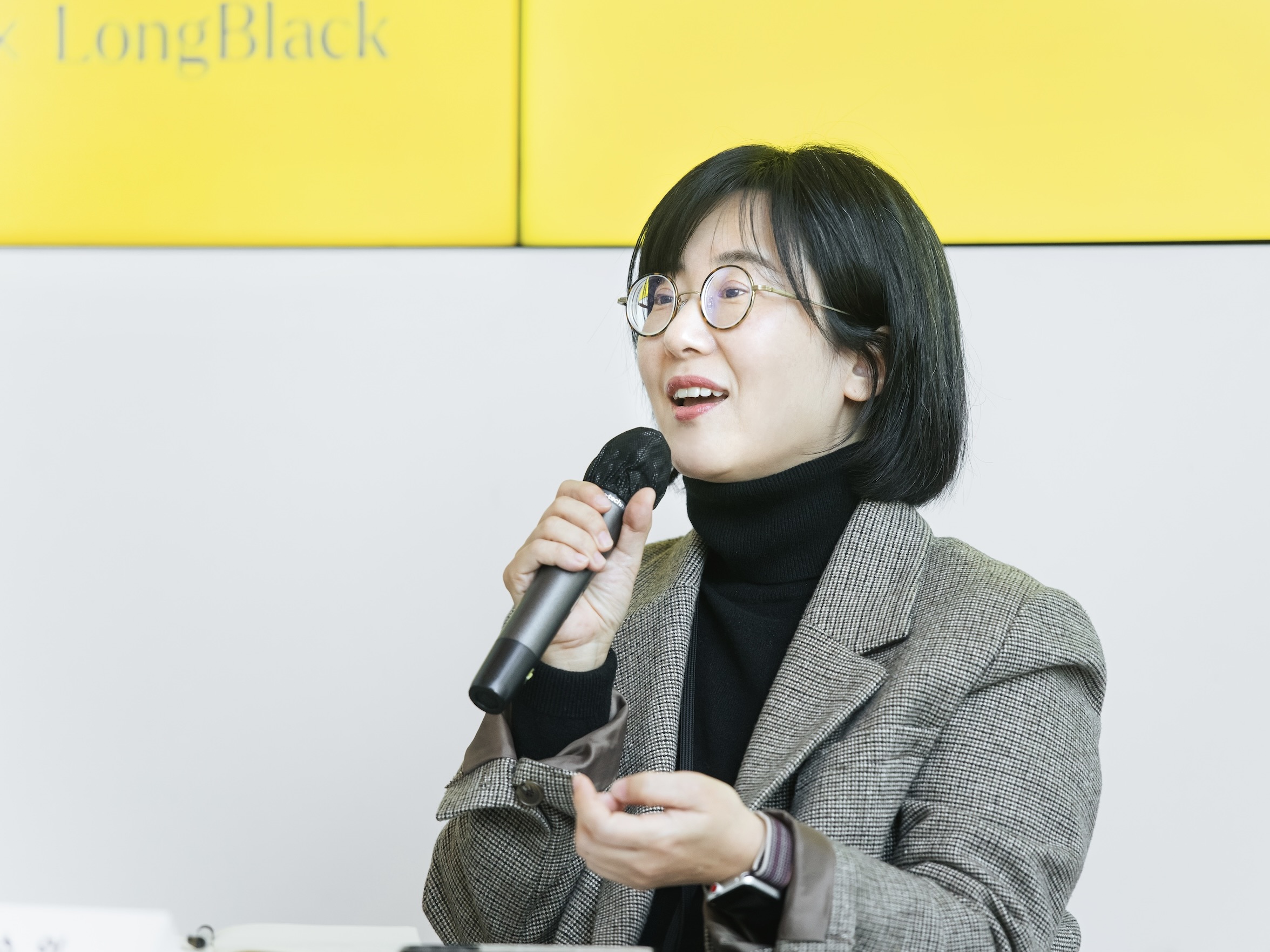 이수인 에누마 대표는 AI 교육의 목표와 방향에 대한 합의가 우선이라고 이야기한다. 그가 이끄는 에누마는 최근 정부의 AI 디지털 교과서 검정에 통과한 바 있다. Ⓒ롱블랙