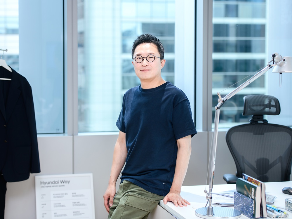 지성원 전무는 “분기별로 팀의 모든 프로젝트를 회고하는 자리를 만든다”면서 “누군가 주목받는 프로젝트를 할 동안 다른 프로젝트에서 애쓴 동료들의 일도 주목하기 위해서”라고 말했다. 그러면서 자신의 목표는 ‘좋은 리더’가 아닌, ‘다시 일하고 싶은 리더’가 되는 것이라고 강조했다. ⓒ롱블랙