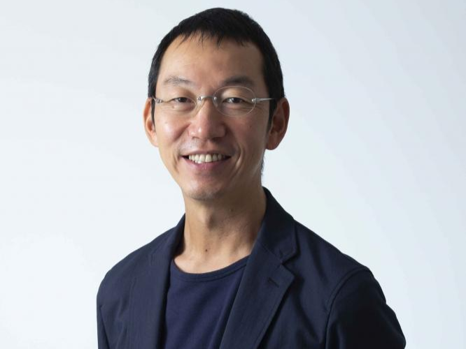 사상가이자 경영 컨설턴트 야마구치 슈. 그는 경영 전략과 철학, 미학을 넘나들며 ‘우리는 무엇을 기준으로 일하고 살아야 하는가’를 탐구해 왔다. ⓒ야마구치 슈